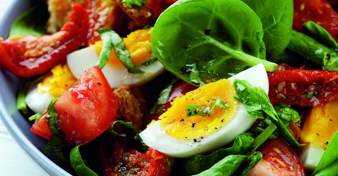 Egg and spinach salad