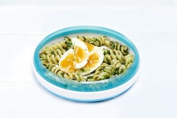 Quick pesto and egg pasta