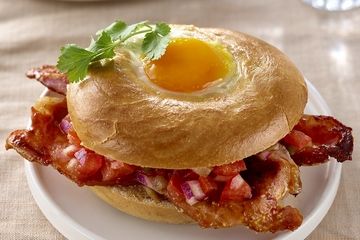 Spicy bacon and baked egg bagels