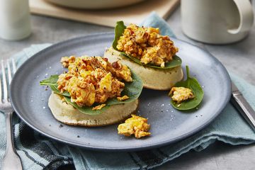 Crumpets with scrambled eggs