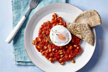 baked bean and poached egg pittas